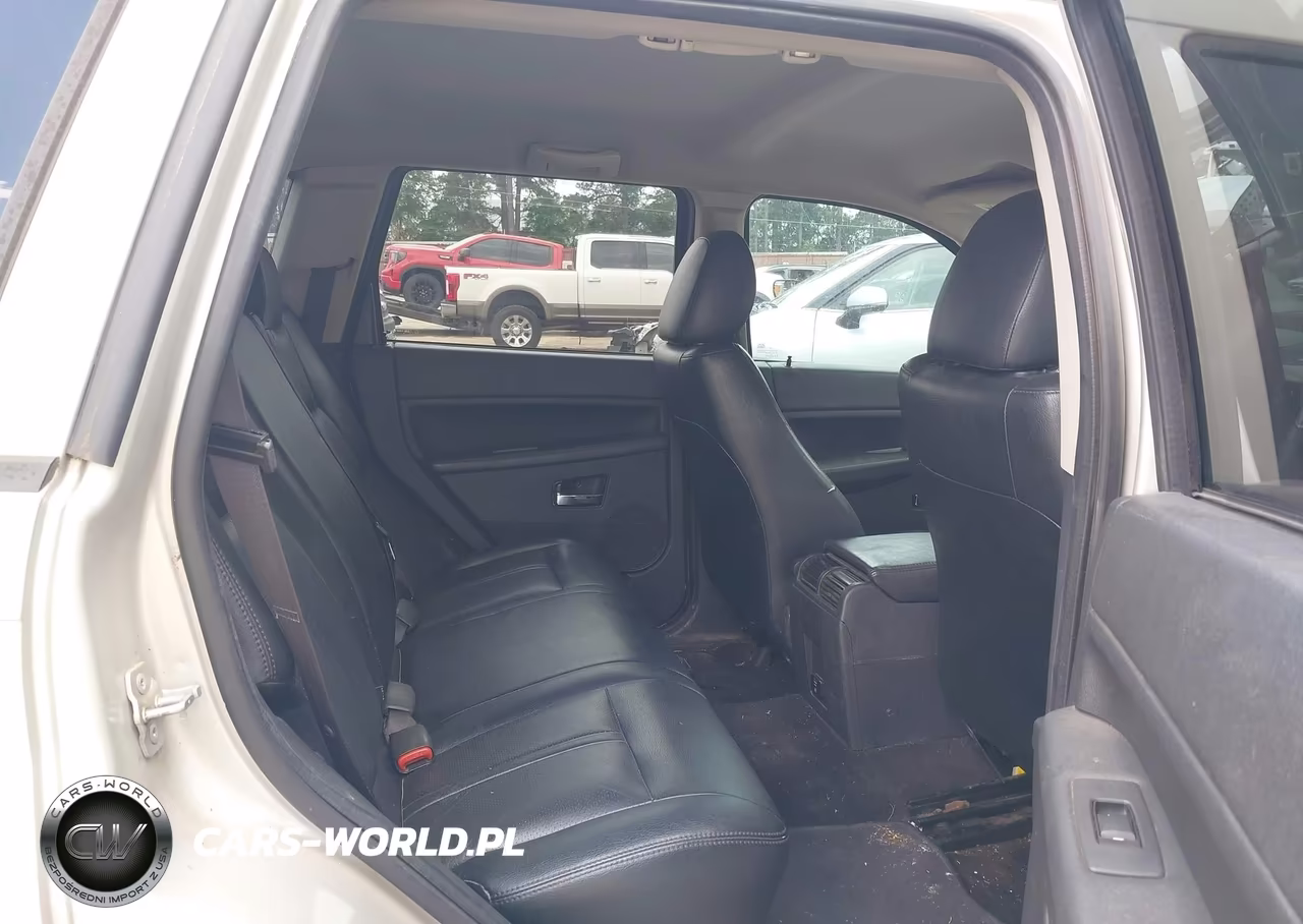 2010 Jeep Grand Cherokee Laredo VIN:1J4PS4GK1AC121699 - 8