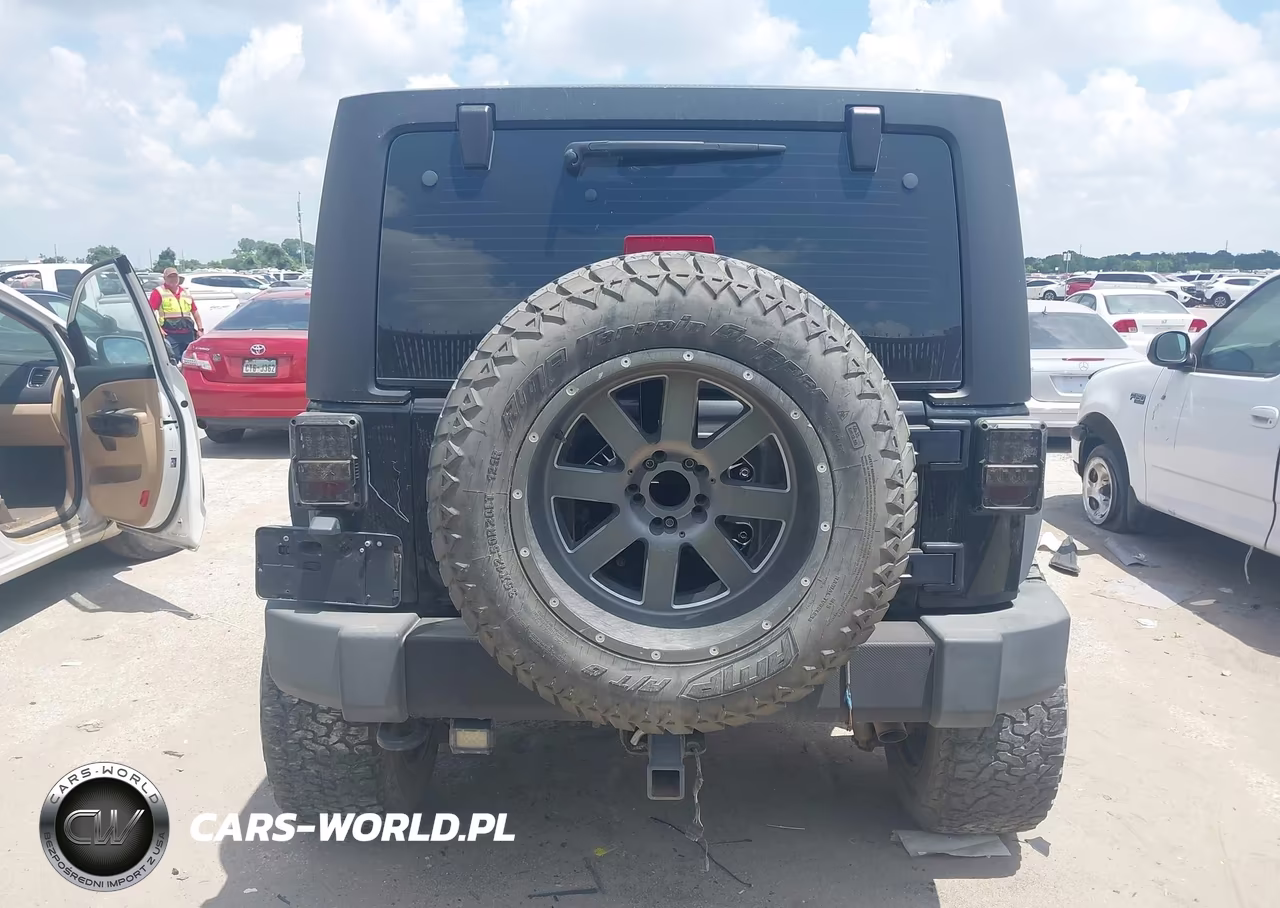 2016 Jeep Wrangler Unlimited Sport VIN:1C4BJWDG2GL344129 - 16