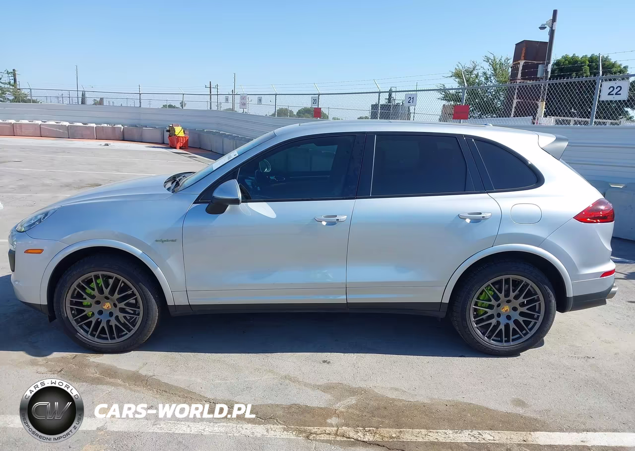 2017 Porsche Cayenne E-Hybrid S Platinum Edition VIN:WP1AE2A29HLA74575 - 14