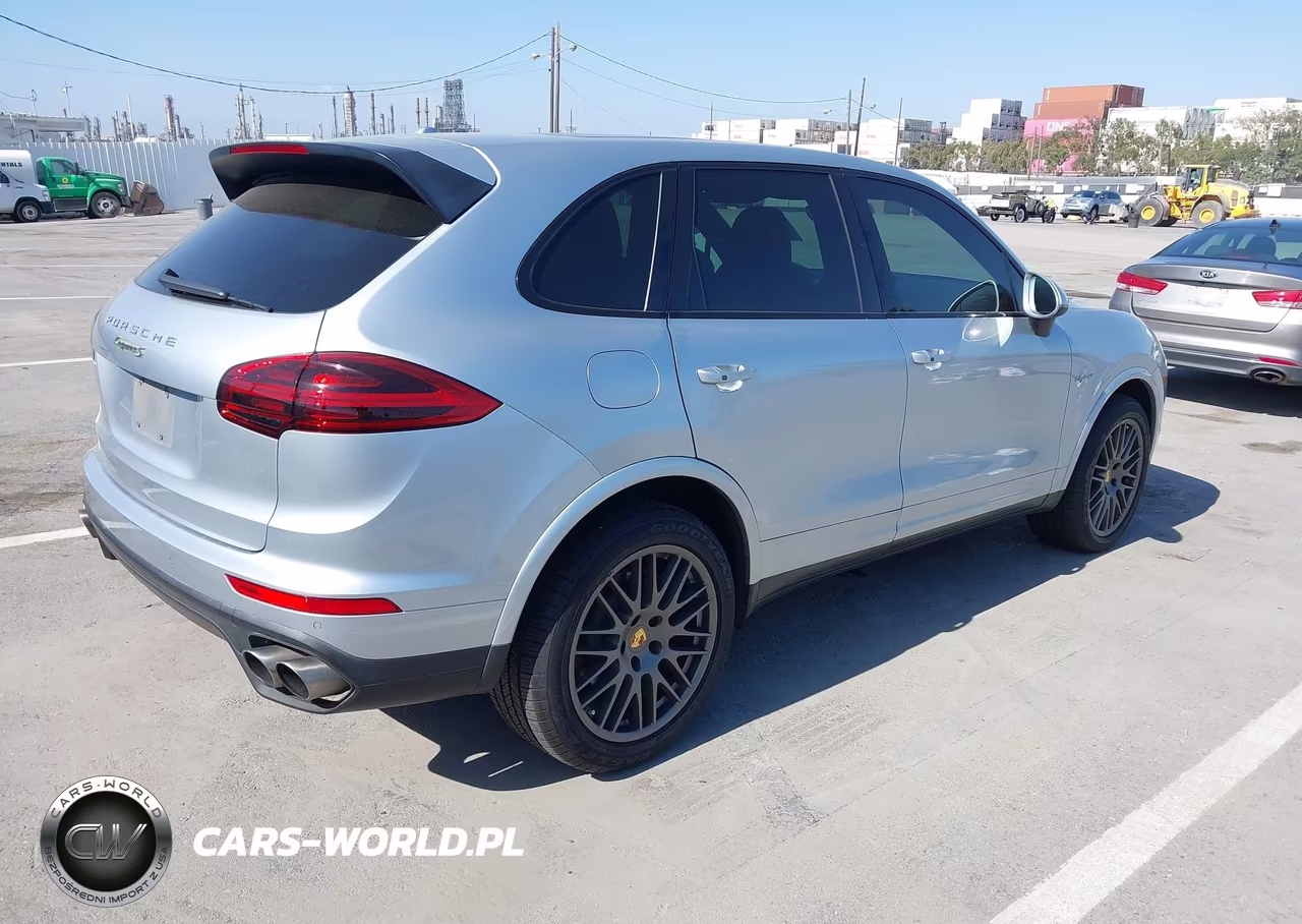 2017 Porsche Cayenne E-Hybrid S Platinum Edition VIN:WP1AE2A29HLA74575 - 4