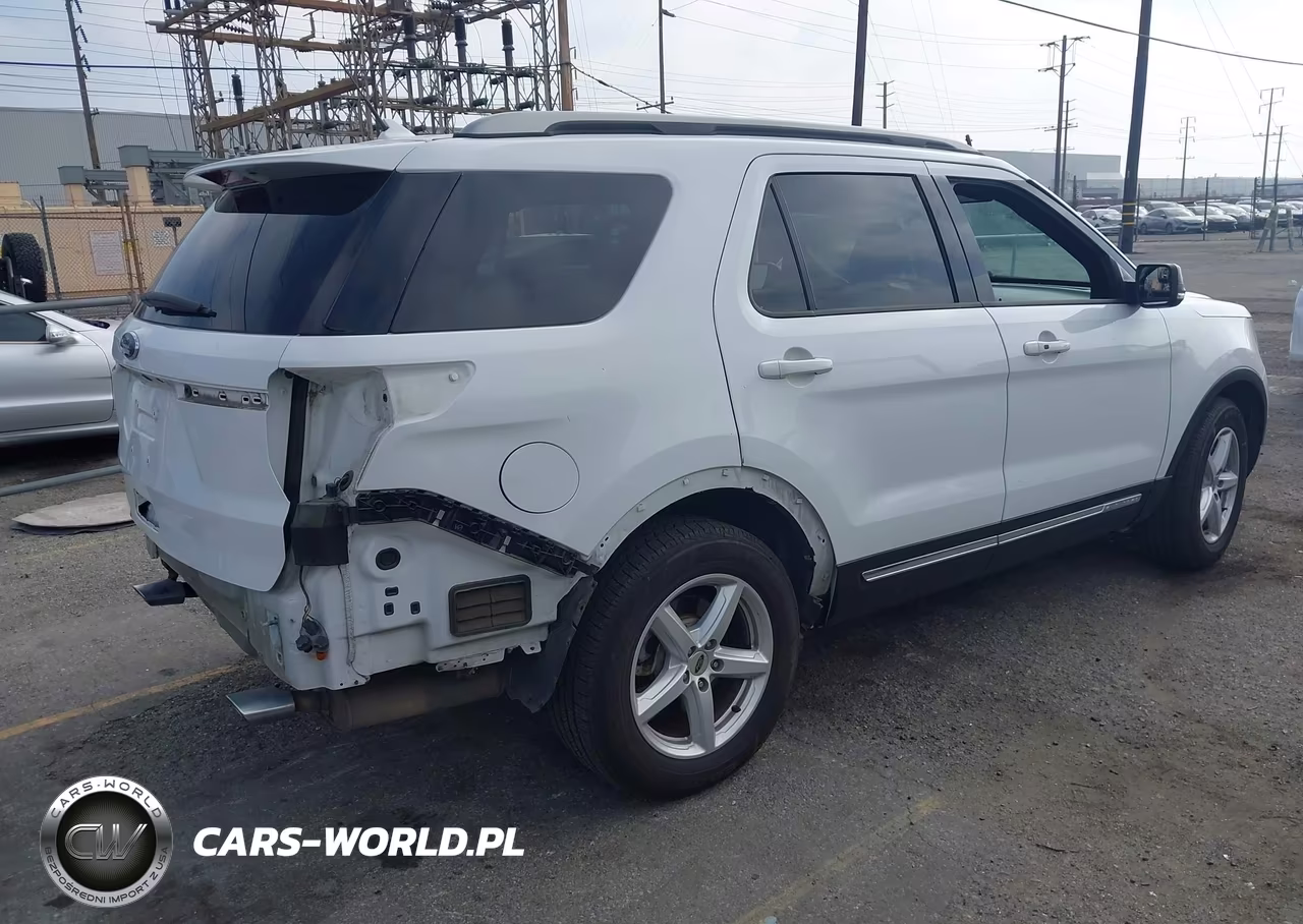 2018 Ford Explorer Xlt VIN:1FM5K7D86JGC00460 - 4