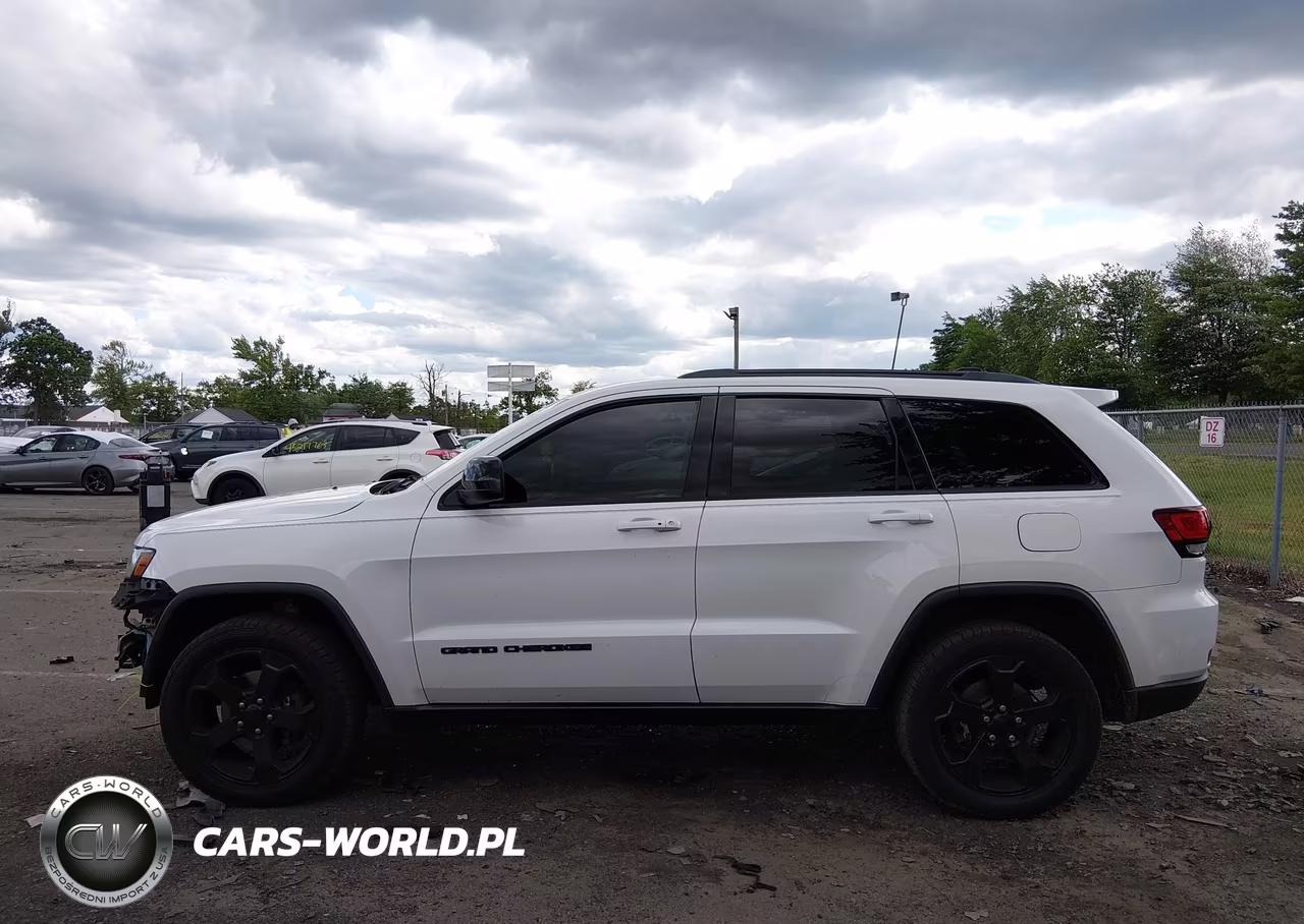 2018 Jeep Grand Cherokee Upland 4X4 VIN:1C4RJFAG3JC479565 - 14