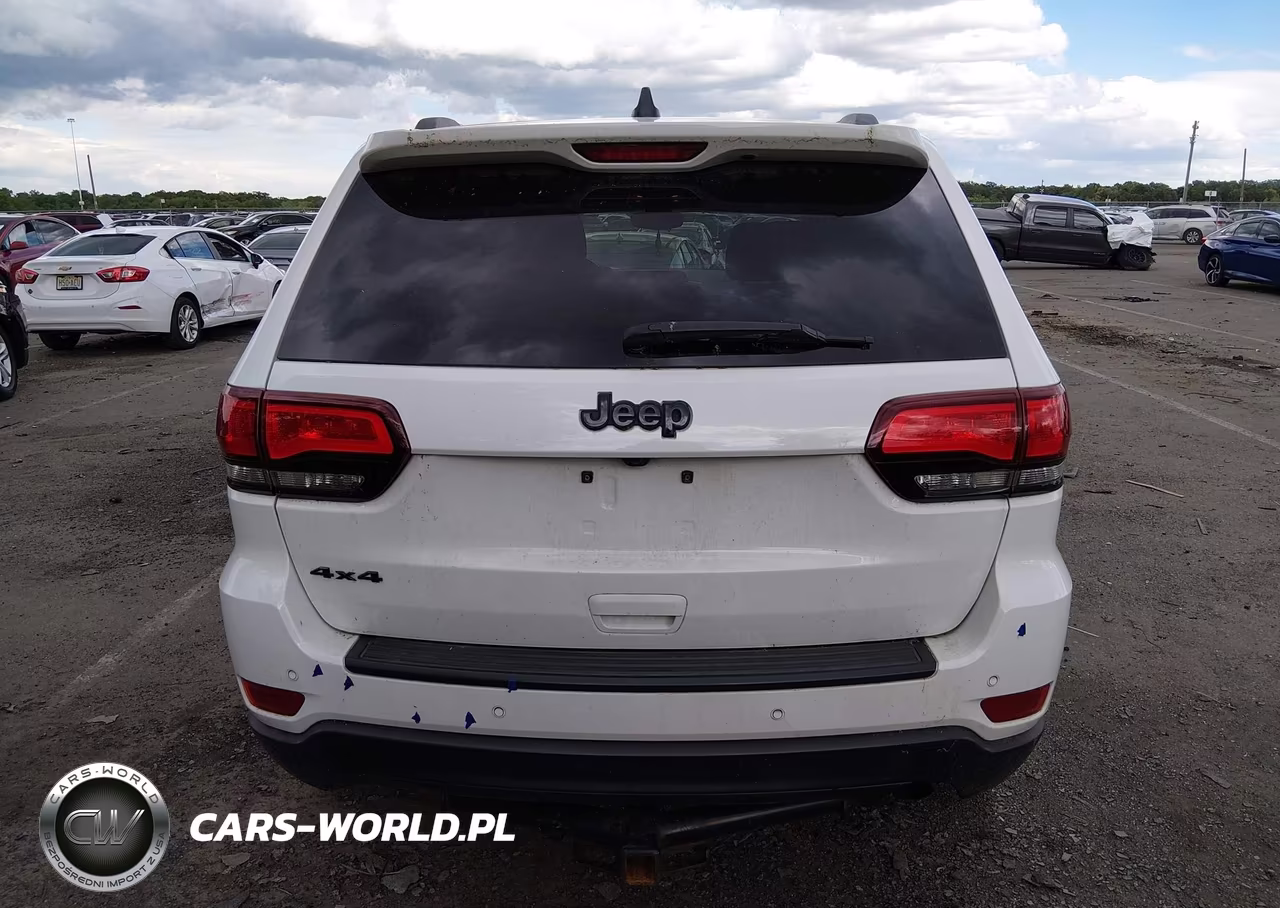 2018 Jeep Grand Cherokee Upland 4X4 VIN:1C4RJFAG3JC479565 - 16