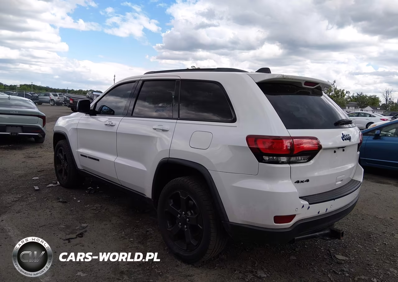 2018 Jeep Grand Cherokee Upland 4X4 VIN:1C4RJFAG3JC479565 - 3