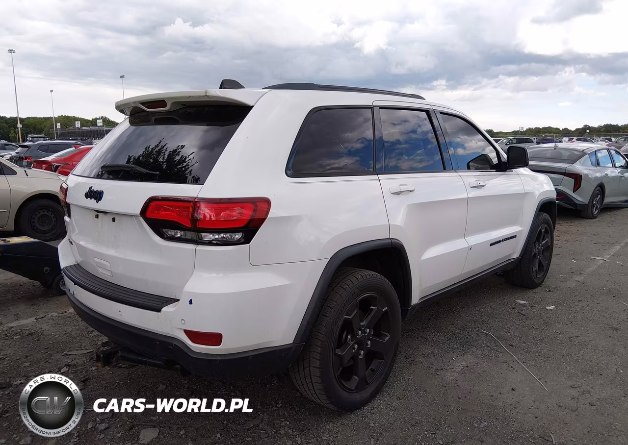 2018 Jeep Grand Cherokee Upland 4X4 VIN:1C4RJFAG3JC479565 - 4