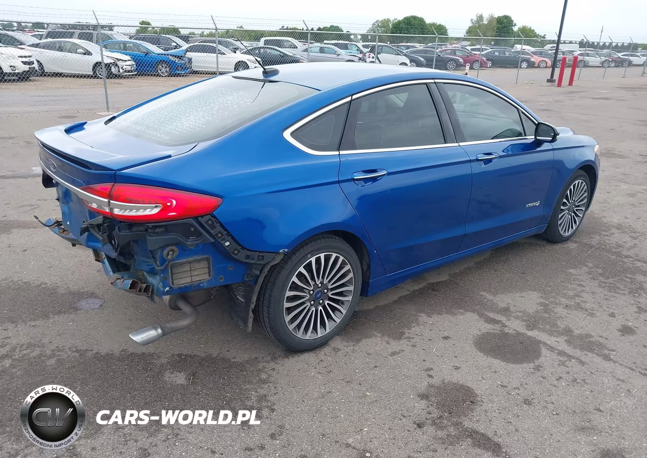 2017 Ford Fusion Hybrid Titanium VIN:3FA6P0RU0HR383810 - 4