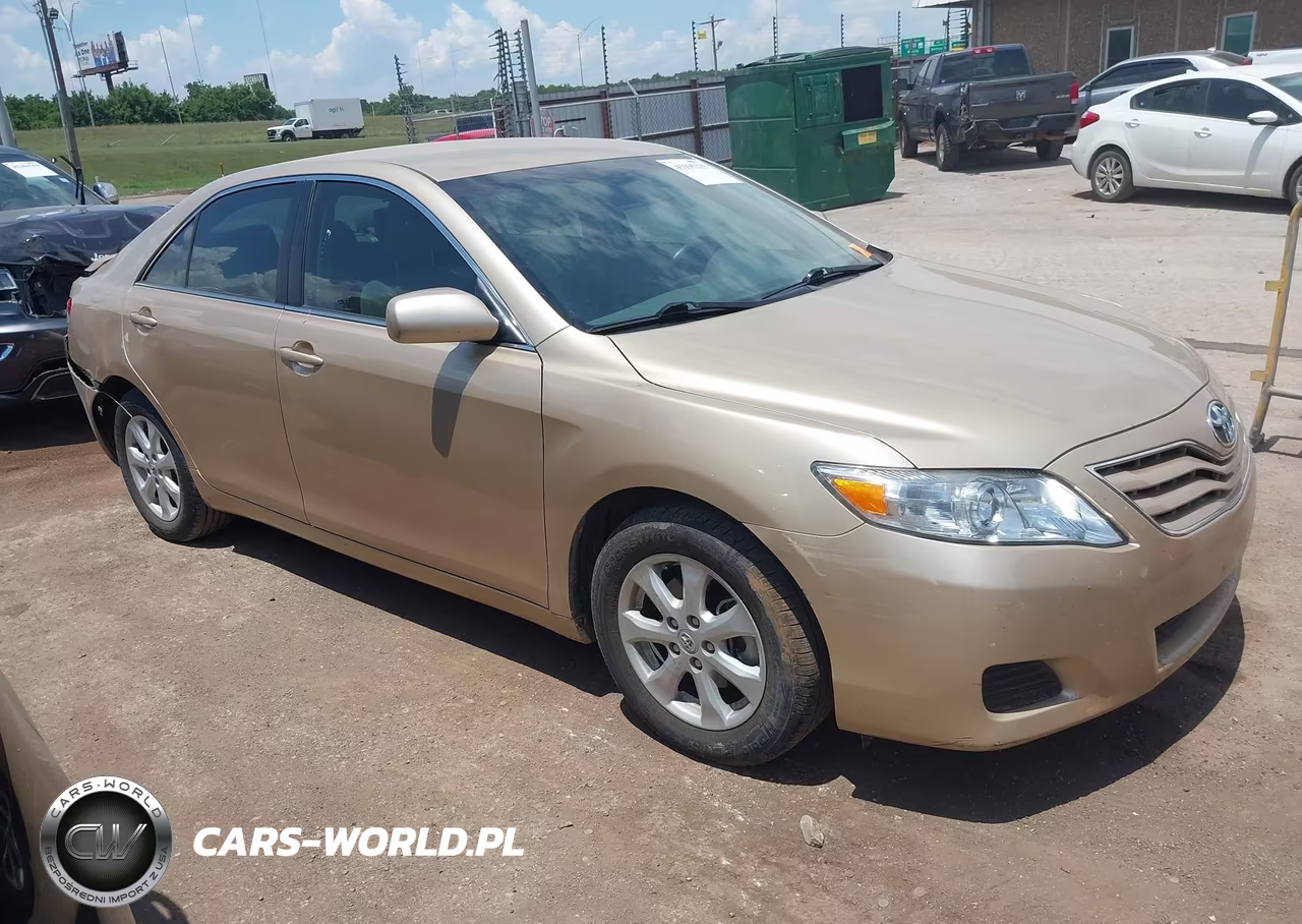 2011 Toyota Camry Le – zdjęcie 1 z 16