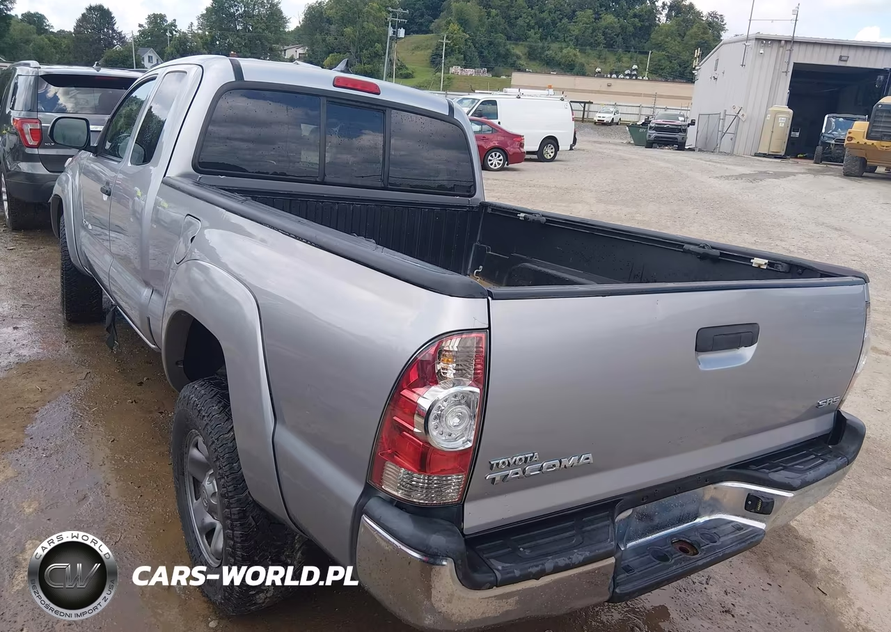 2015 Toyota Tacoma VIN:5TFUX4EN0FX033847 - 3