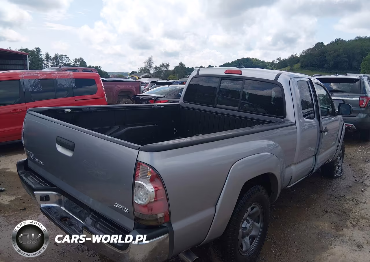 2015 Toyota Tacoma VIN:5TFUX4EN0FX033847 - 4