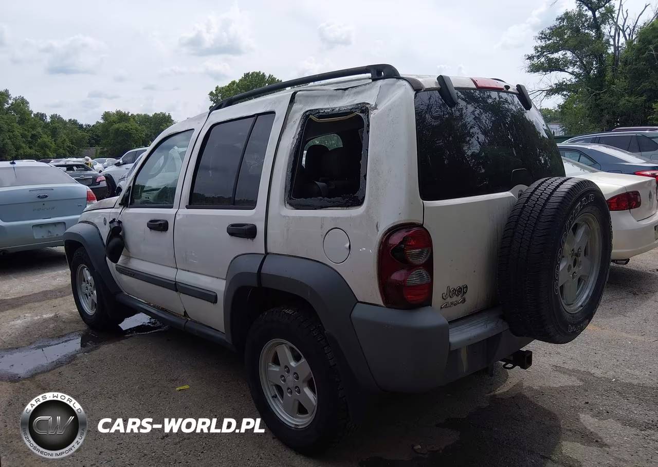 2005 Jeep Liberty Sport VIN:1J4GL48K65W702485 - 3