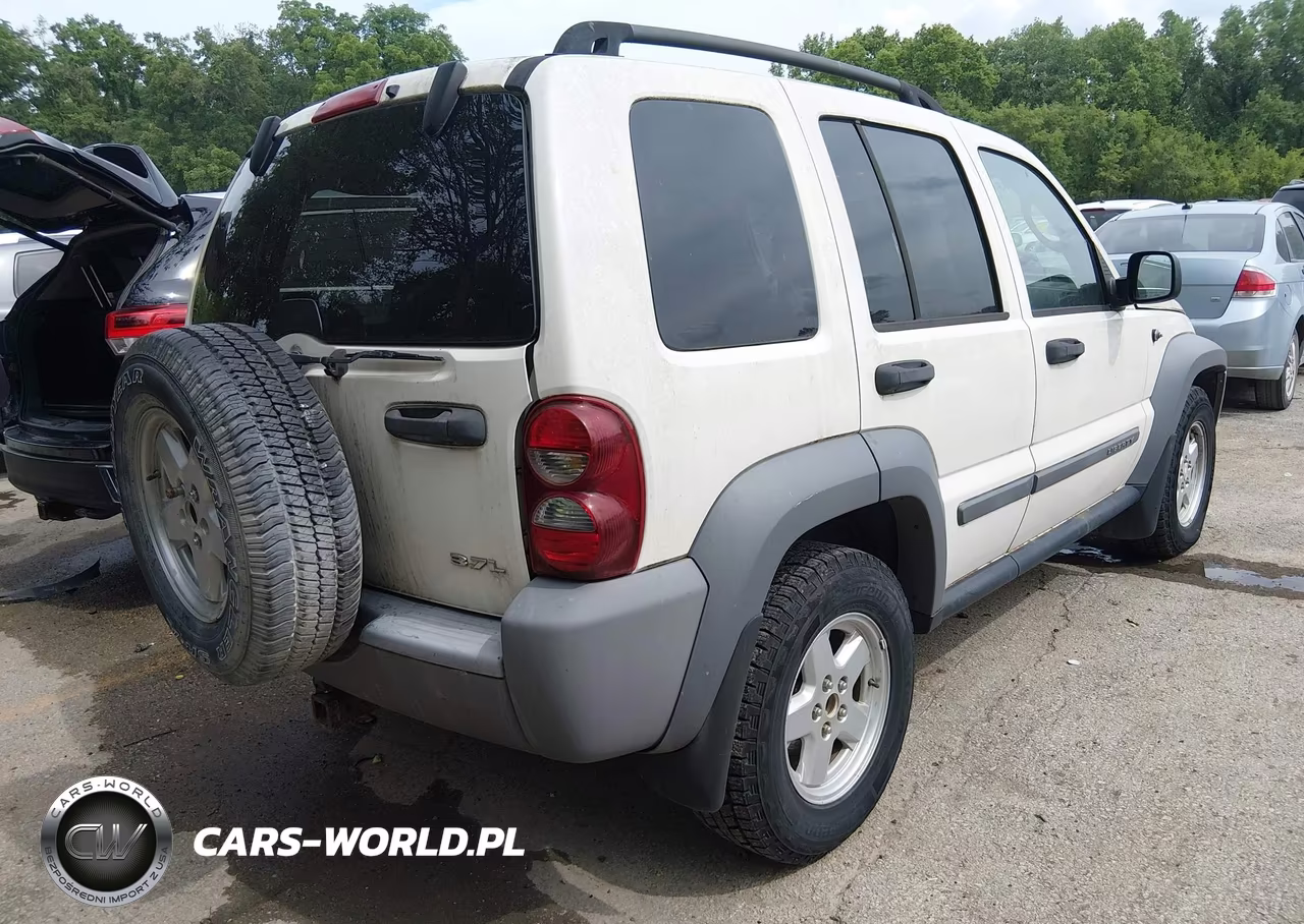 2005 Jeep Liberty Sport VIN:1J4GL48K65W702485 - 4
