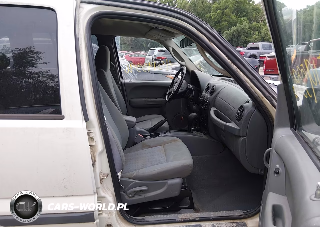 2005 Jeep Liberty Sport VIN:1J4GL48K65W702485 - 5