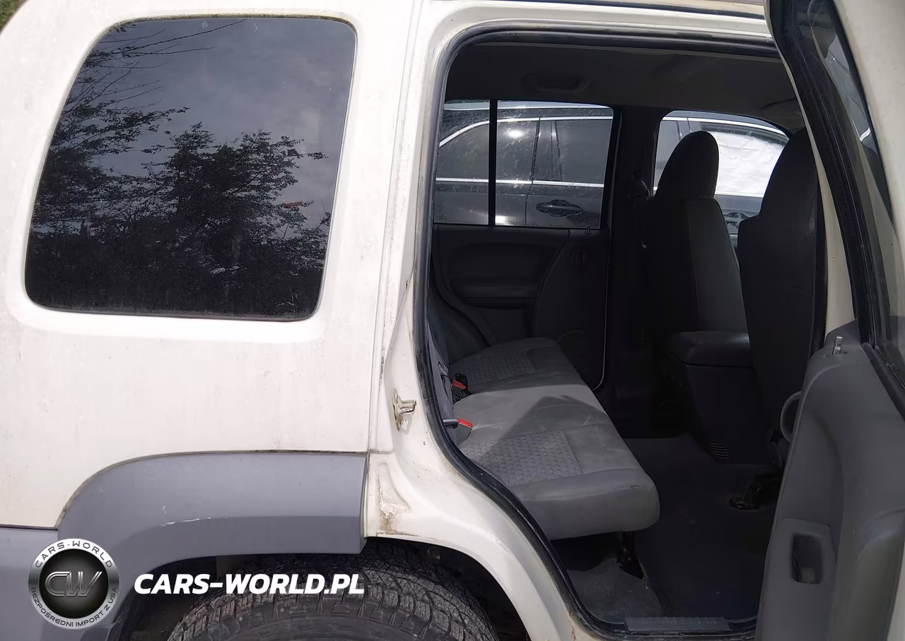 2005 Jeep Liberty Sport VIN:1J4GL48K65W702485 - 8
