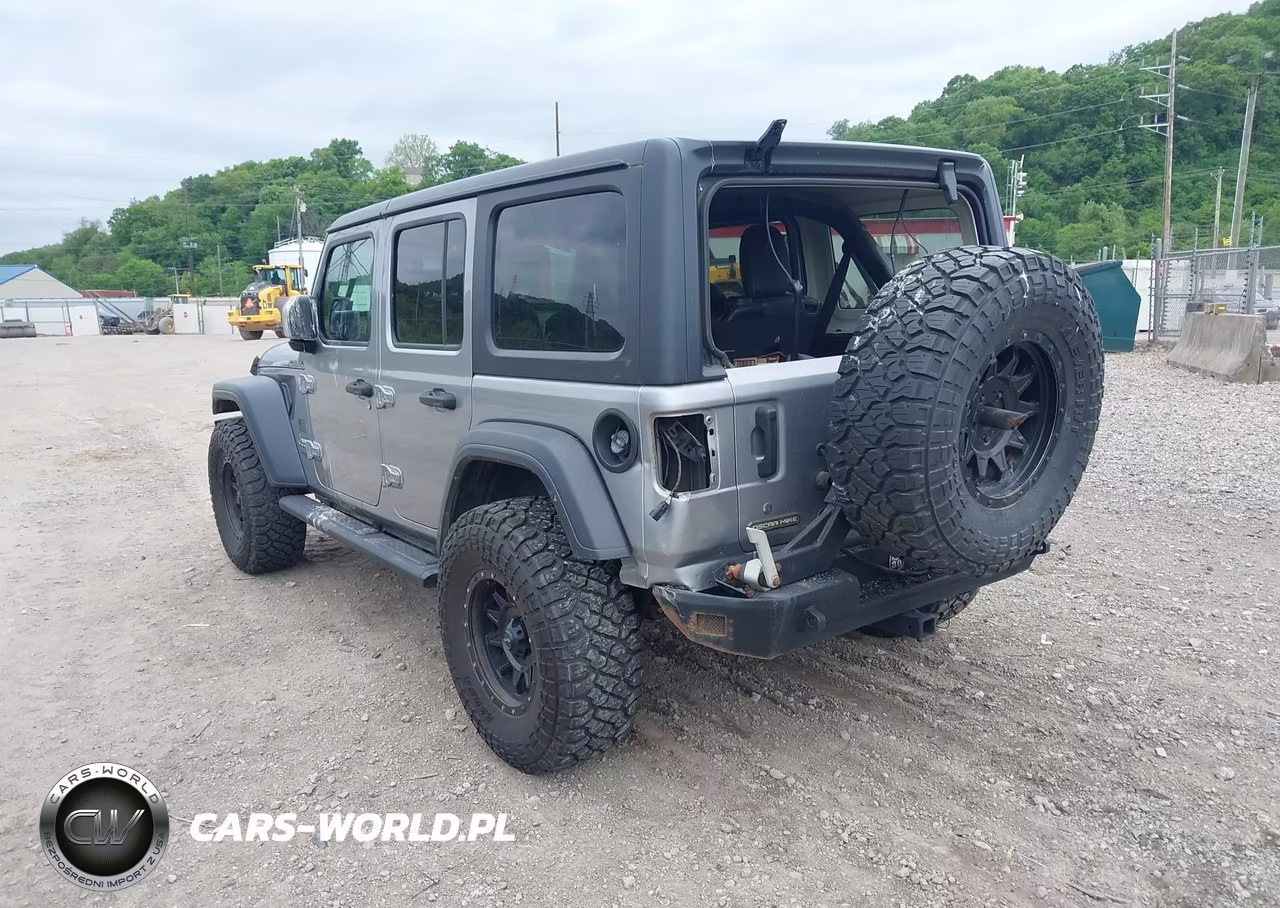 2020 Jeep Wrangler Unlimited Freedom 4X4 VIN:1C4HJXDG3LW208763 - 3
