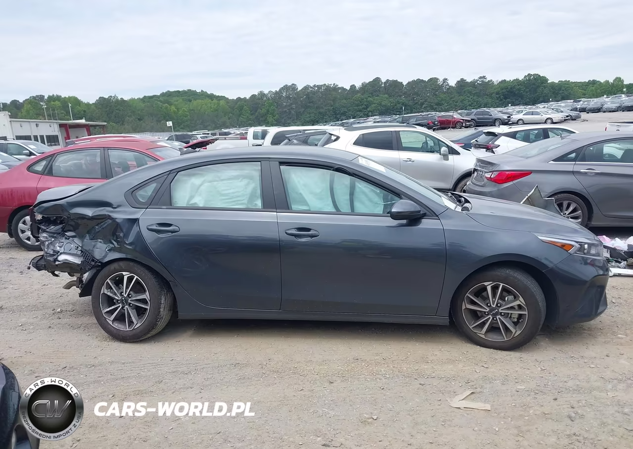 2023 Kia Forte Lxs VIN:3KPF24AD2PE655100 - 13