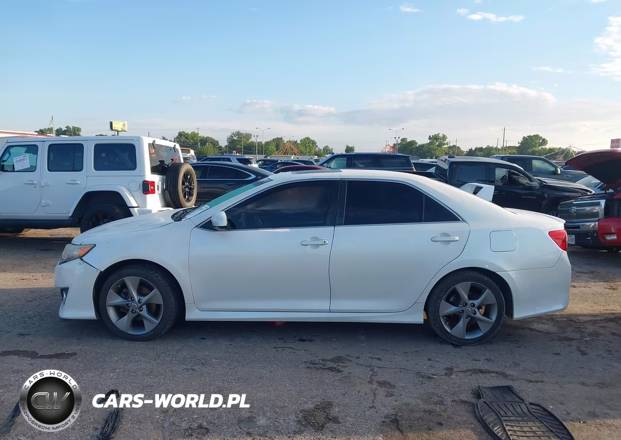 2014 Toyota Camry Se Sport VIN:4T1BF1FKXEU439563 - 14