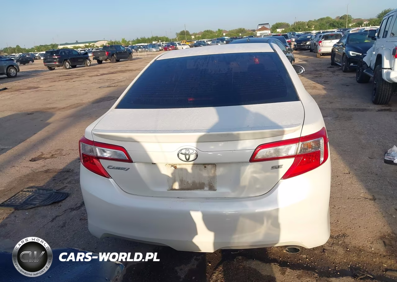 2014 Toyota Camry Se Sport VIN:4T1BF1FKXEU439563 - 16