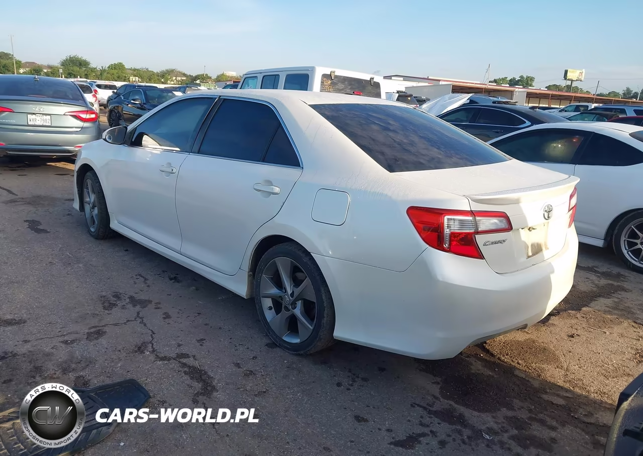 2014 Toyota Camry Se Sport VIN:4T1BF1FKXEU439563 - 3