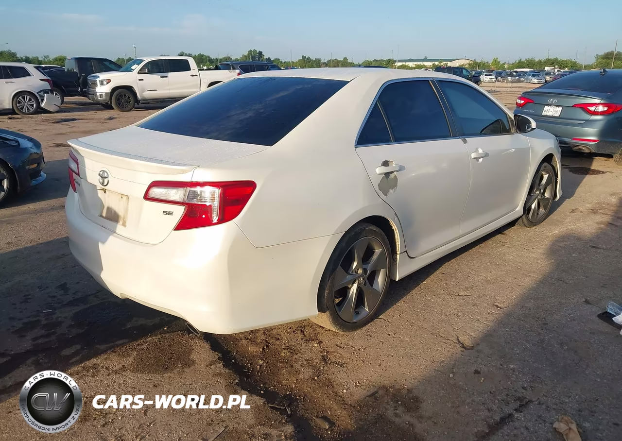 2014 Toyota Camry Se Sport VIN:4T1BF1FKXEU439563 - 4
