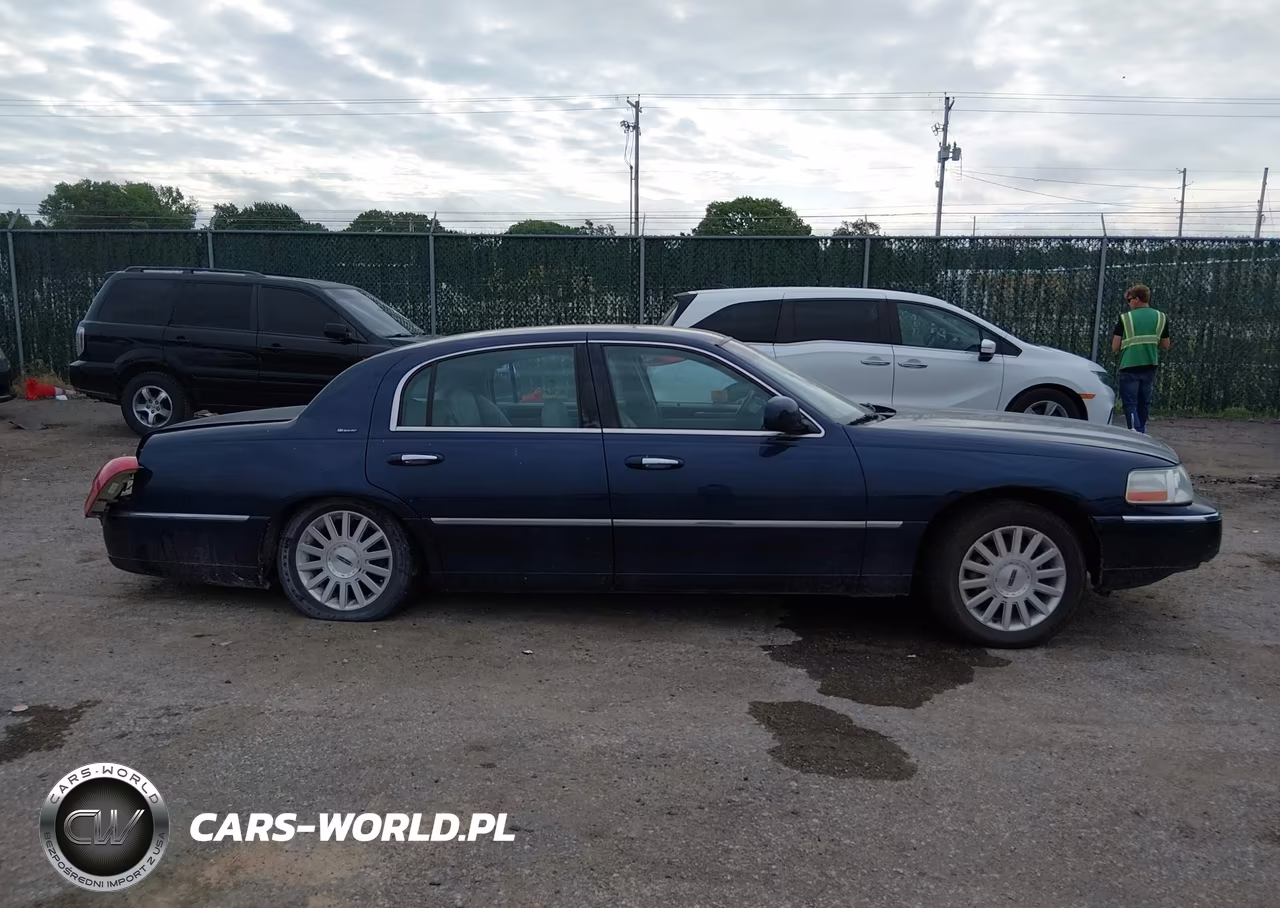 2004 Lincoln Town Car Ultimate VIN:1LNHM83W94Y670610 - 12