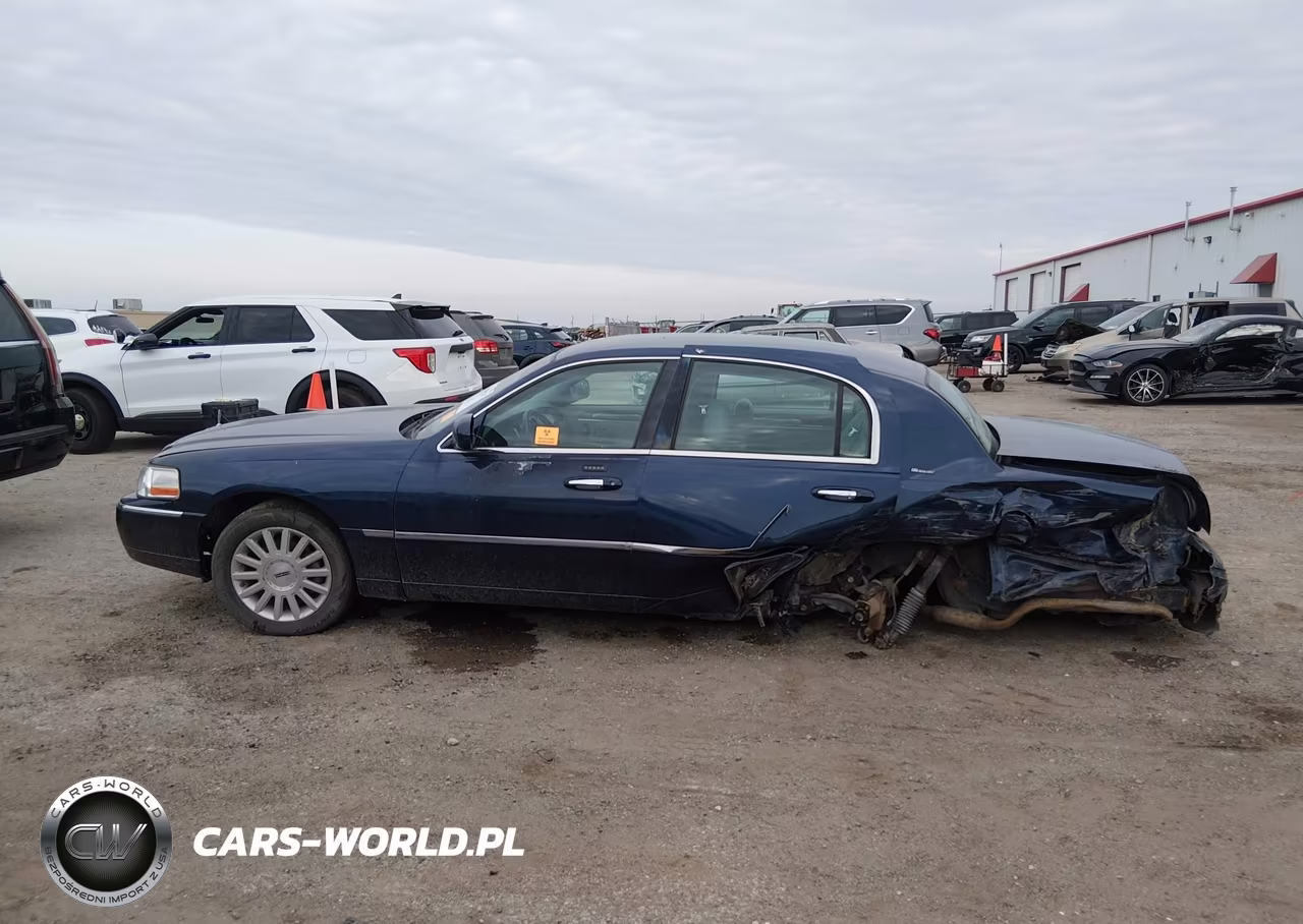 2004 Lincoln Town Car Ultimate VIN:1LNHM83W94Y670610 - 13