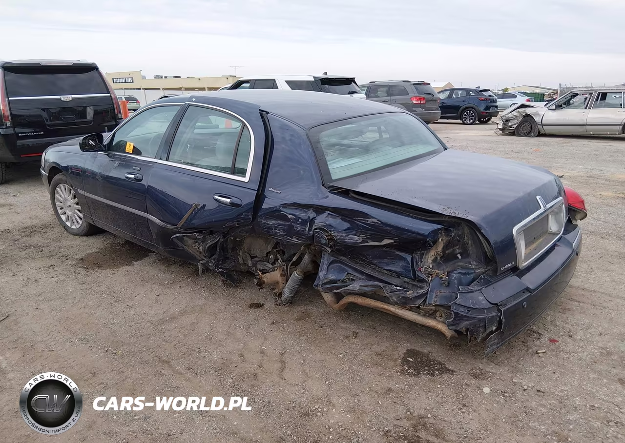 2004 Lincoln Town Car Ultimate VIN:1LNHM83W94Y670610 - 3