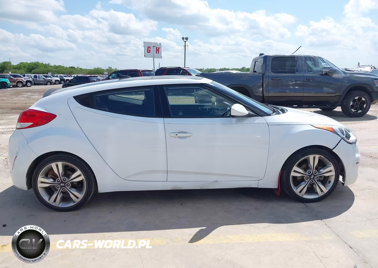 2017 Hyundai Veloster Value Edition VIN:KMHTC6ADXHU312366 - 13