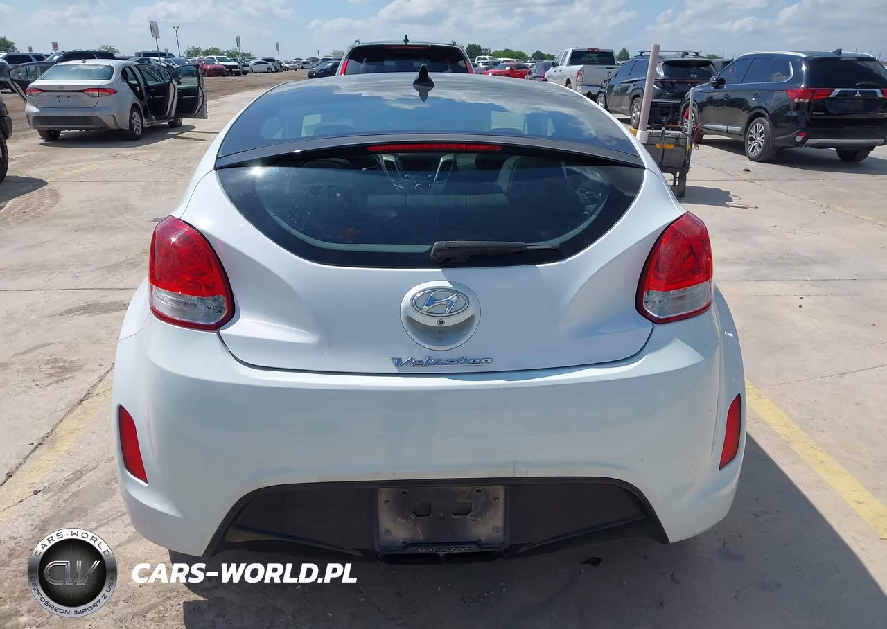 2017 Hyundai Veloster Value Edition VIN:KMHTC6ADXHU312366 - 16