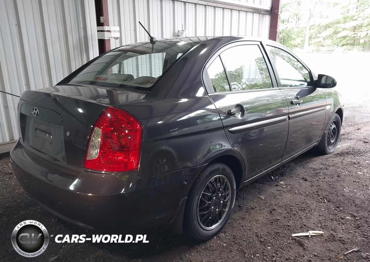 2007 Hyundai Accent Gls VIN:KMHCN46C07U110052 - 4