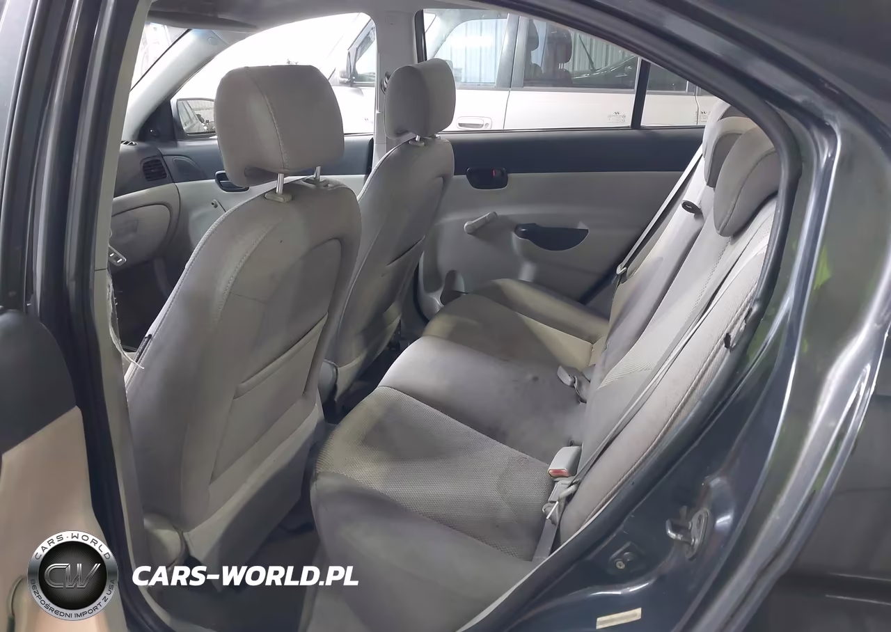 2007 Hyundai Accent Gls VIN:KMHCN46C07U110052 - 8