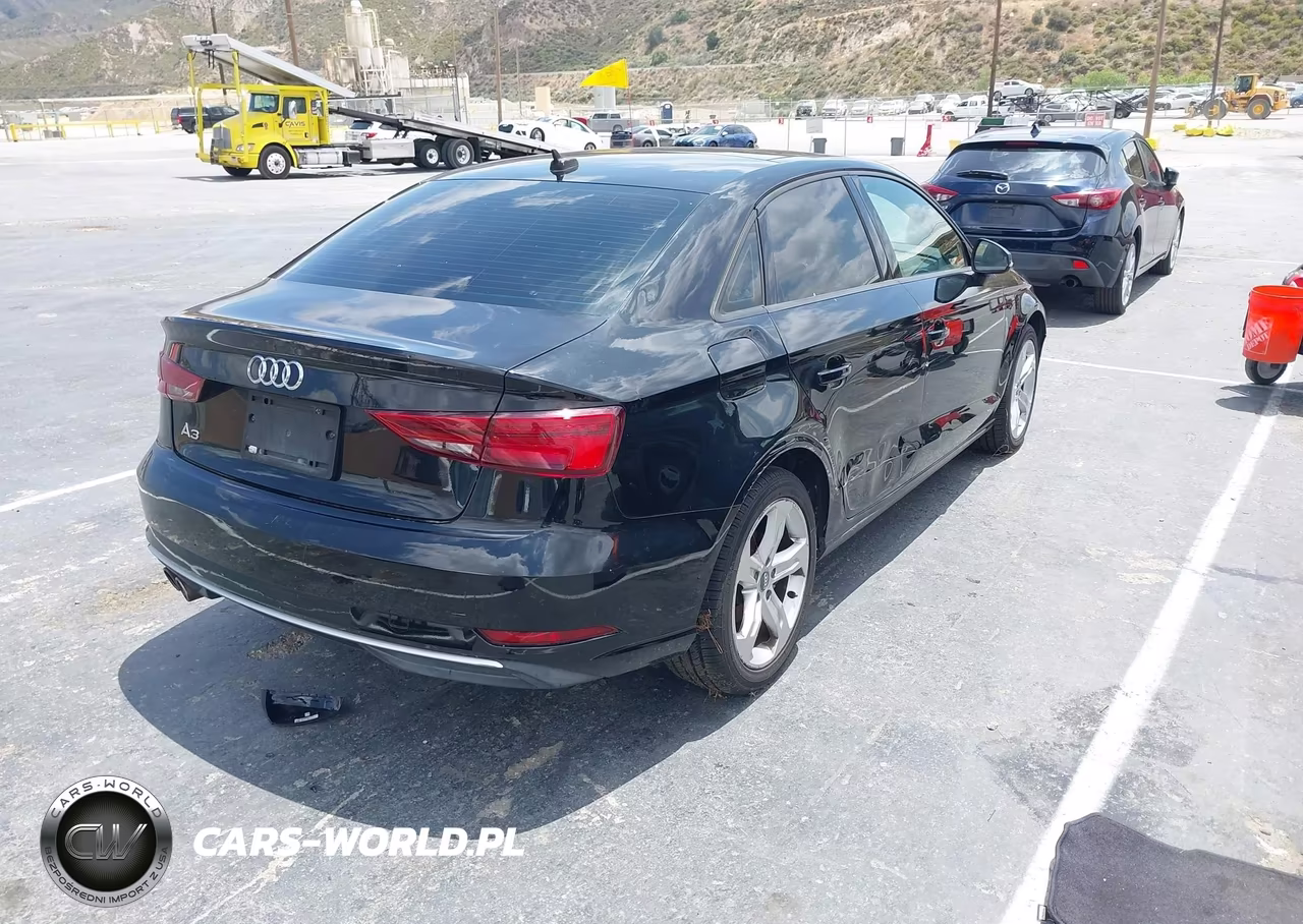 2018 Audi A3 2.0T Premium-2.0T Tech Premium VIN:WAUAUGFFXJ1003106 - 4