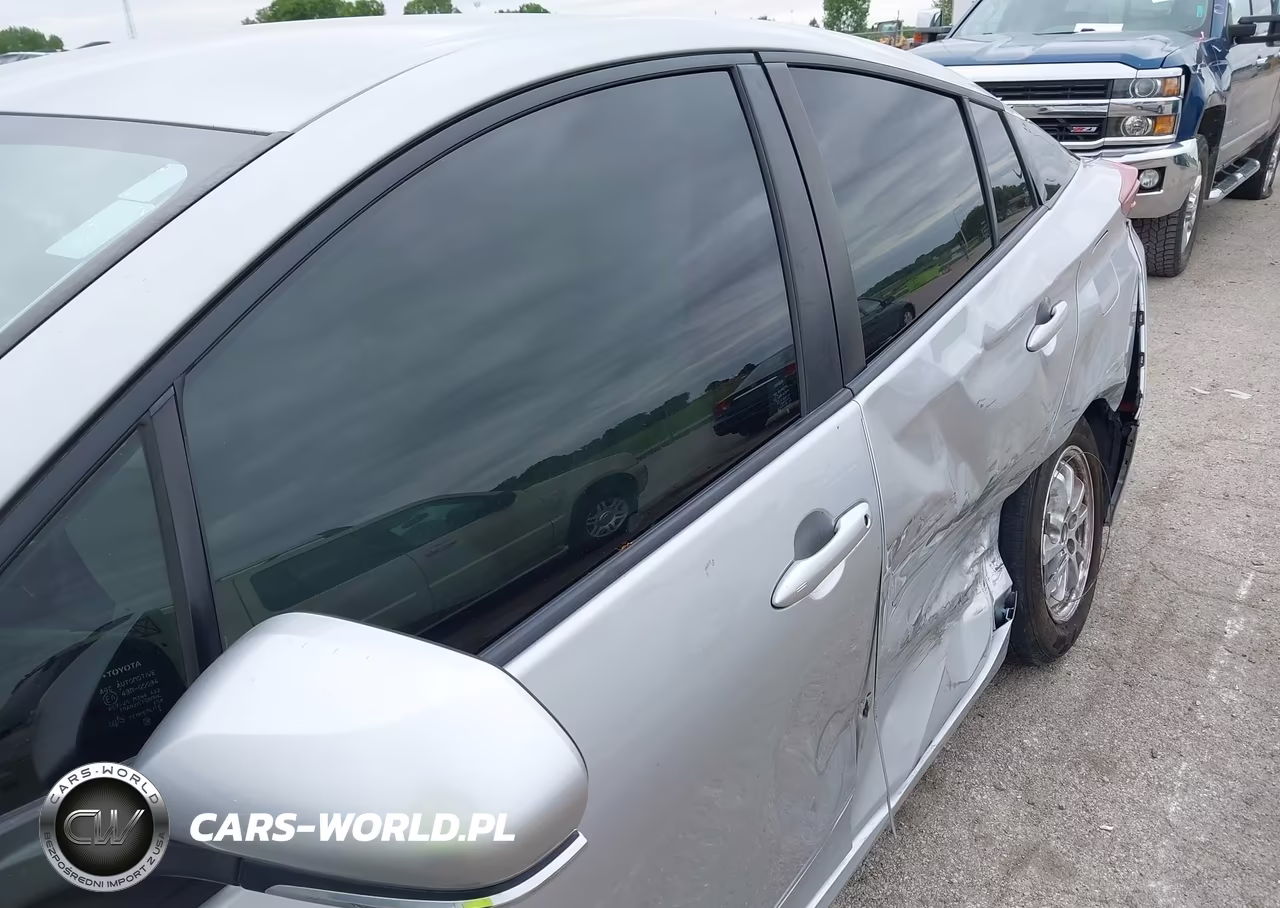 2021 Toyota Prius Prime Limited VIN:JTDKAMFP9M3190466 - 6