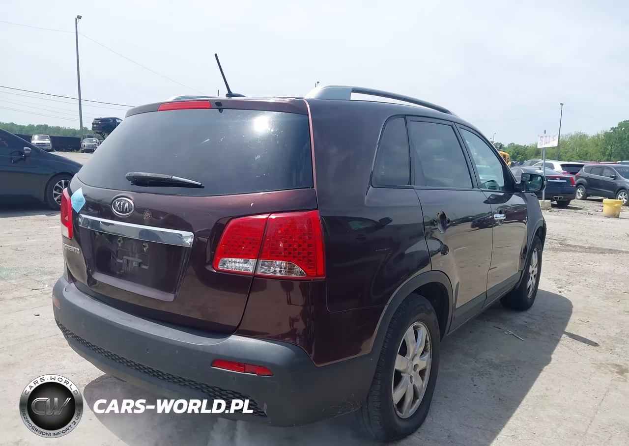 2011 Kia Sorento Lx VIN:5XYKT3A16BG129866 - 4