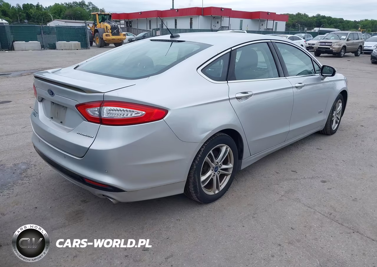 2016 Ford Fusion Energi Titanium VIN:3FA6P0SU5GR363335 - 4