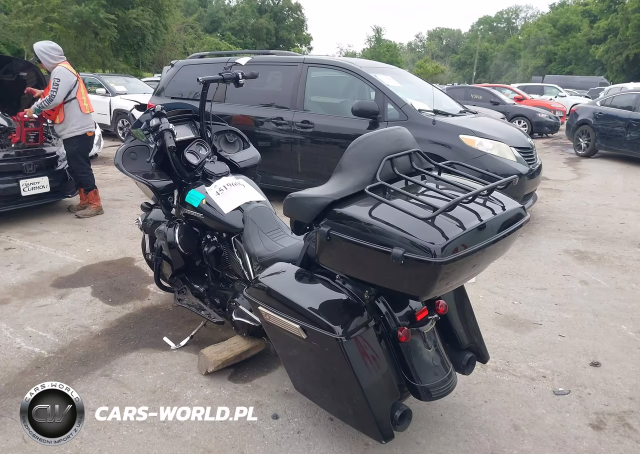 2018 Harley-Davidson Fltrxs Road Glide Special VIN:1HD1KTC16JB613832 - 3