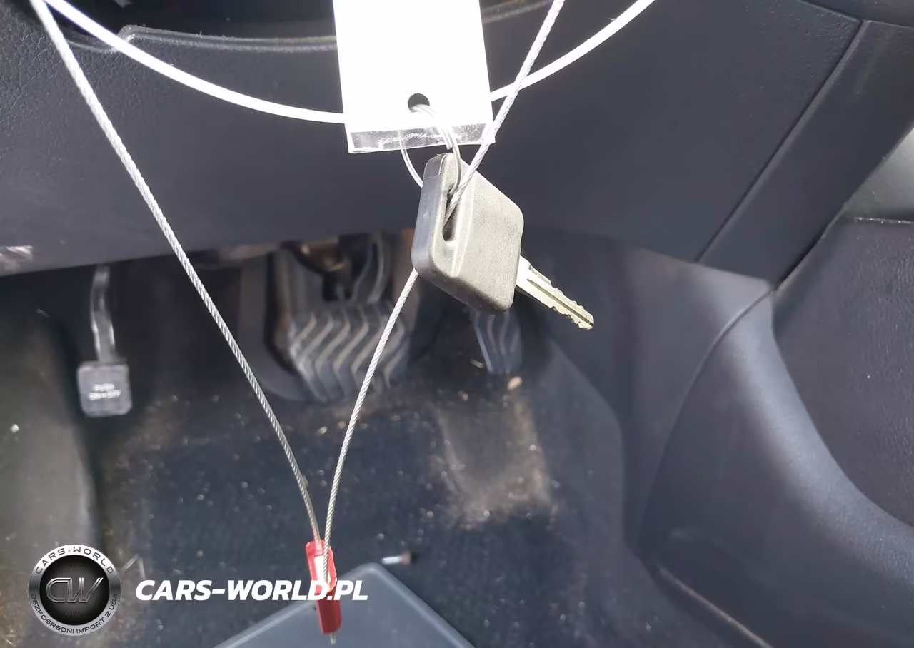 2018 Nissan Rogue S VIN:KNMAT2MV0JP520236 - 11