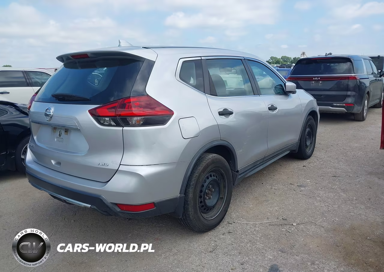2018 Nissan Rogue S VIN:KNMAT2MV0JP520236 - 4