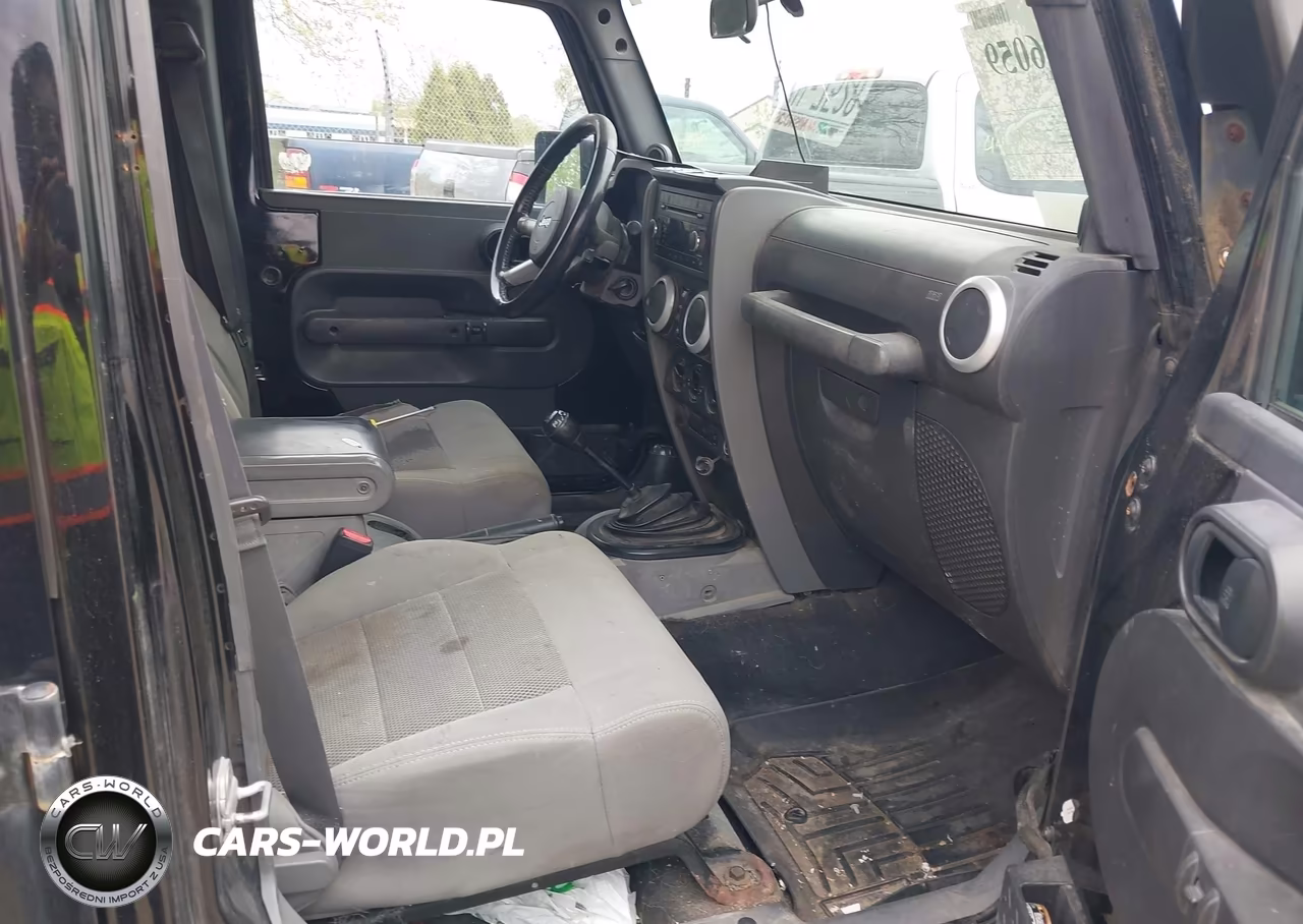 2008 Jeep Wrangler Unlimited Sahara VIN:1J4GA59138L503899 - 5