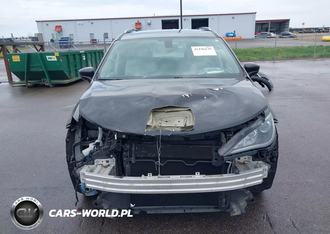 2017 Chrysler Pacifica Touring-L Plus VIN:2C4RC1EG6HR837699 - 13