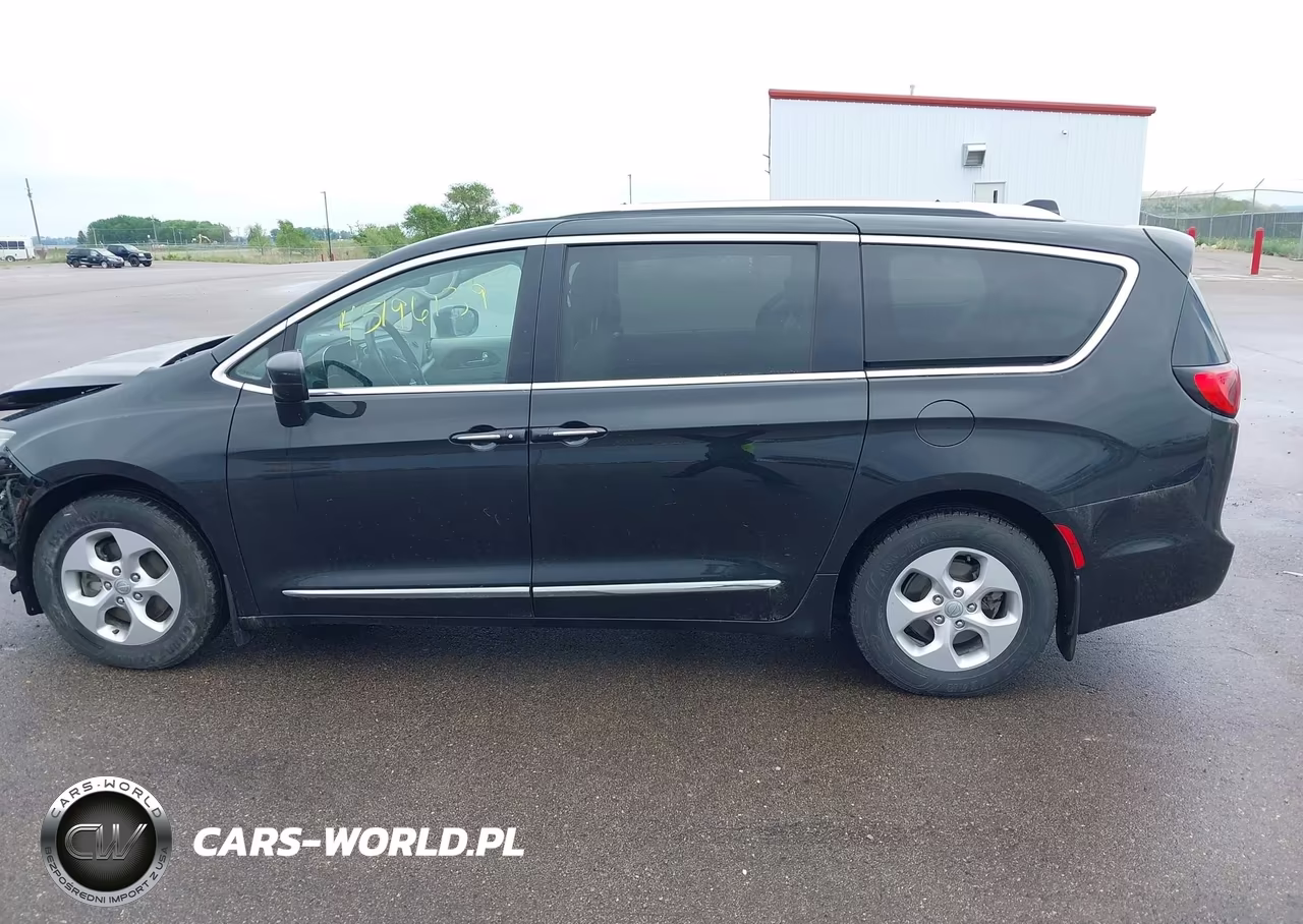 2017 Chrysler Pacifica Touring-L Plus VIN:2C4RC1EG6HR837699 - 15