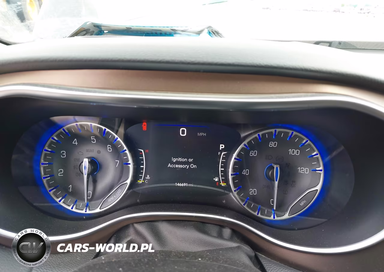 2017 Chrysler Pacifica Touring-L Plus VIN:2C4RC1EG6HR837699 - 7