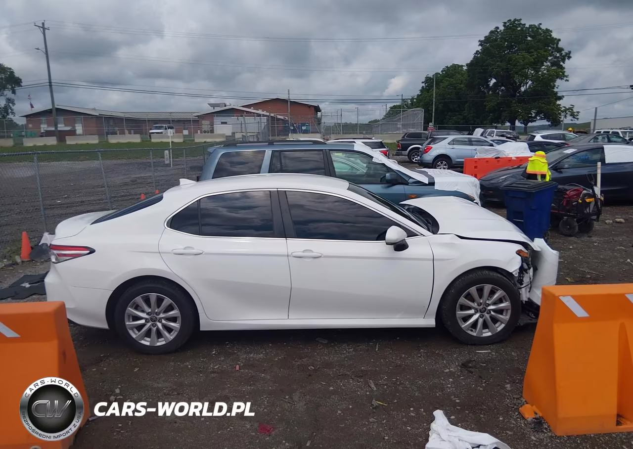 2020 Toyota Camry Le VIN:4T1C11AK3LU959353 - 14