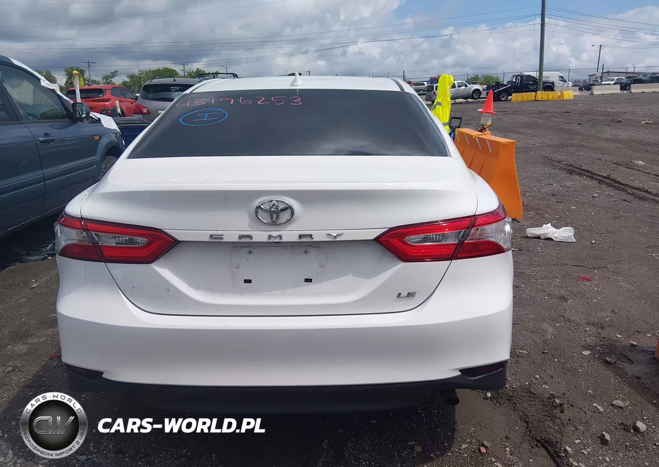 2020 Toyota Camry Le VIN:4T1C11AK3LU959353 - 17