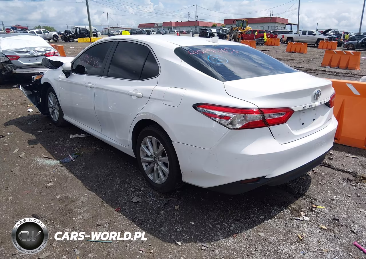 2020 Toyota Camry Le VIN:4T1C11AK3LU959353 - 3