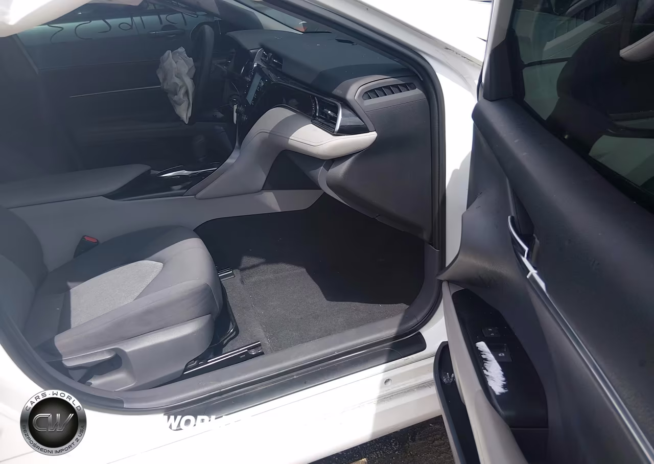 2020 Toyota Camry Le VIN:4T1C11AK3LU959353 - 5