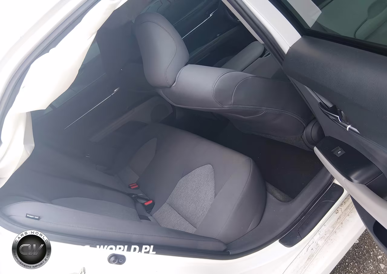 2020 Toyota Camry Le VIN:4T1C11AK3LU959353 - 8