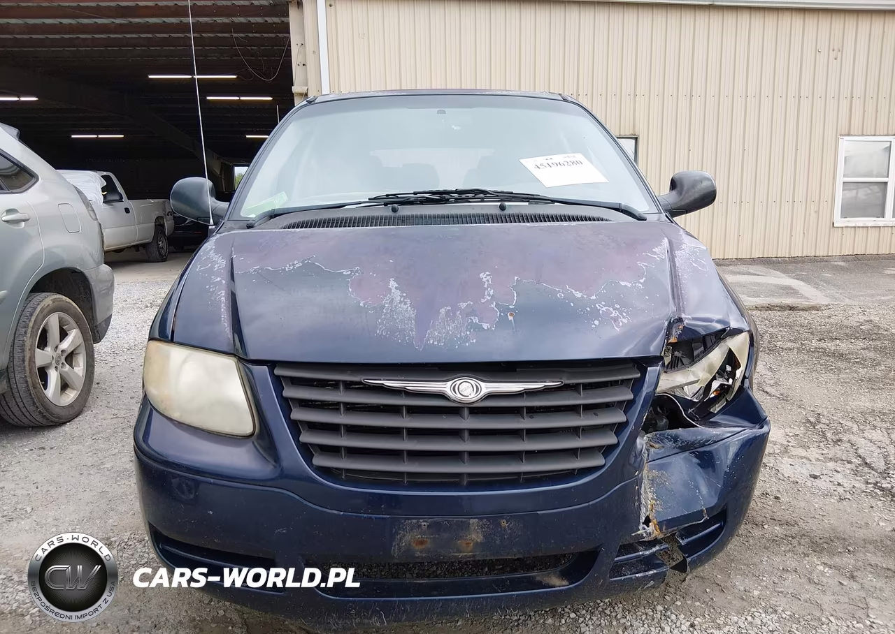 2005 Chrysler Town & Country VIN:1C4GP45R55B330222 - 12