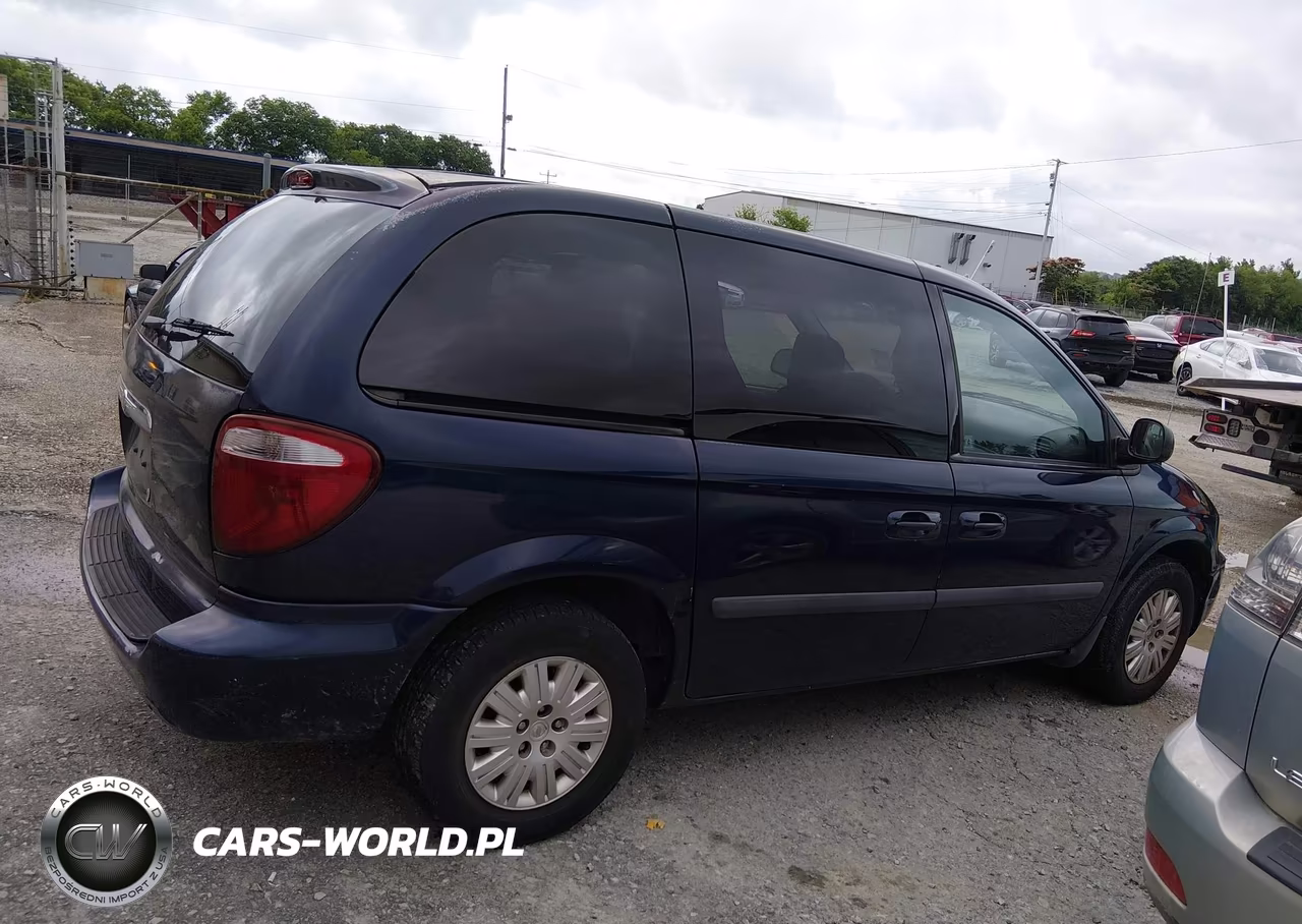 2005 Chrysler Town & Country VIN:1C4GP45R55B330222 - 13