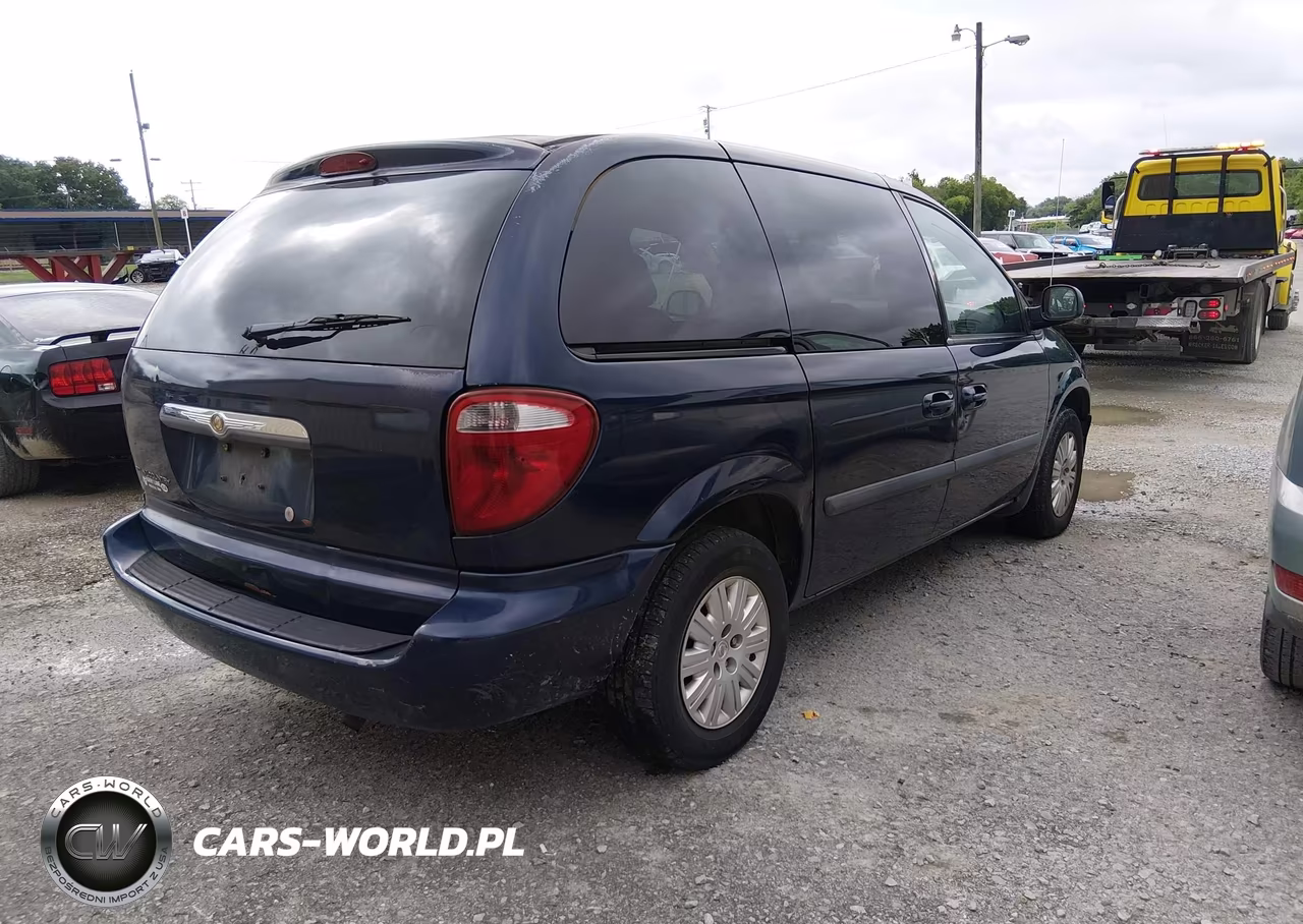 2005 Chrysler Town & Country VIN:1C4GP45R55B330222 - 4