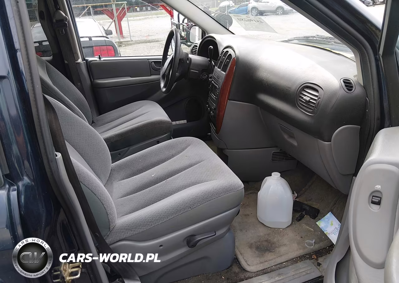2005 Chrysler Town & Country VIN:1C4GP45R55B330222 - 5